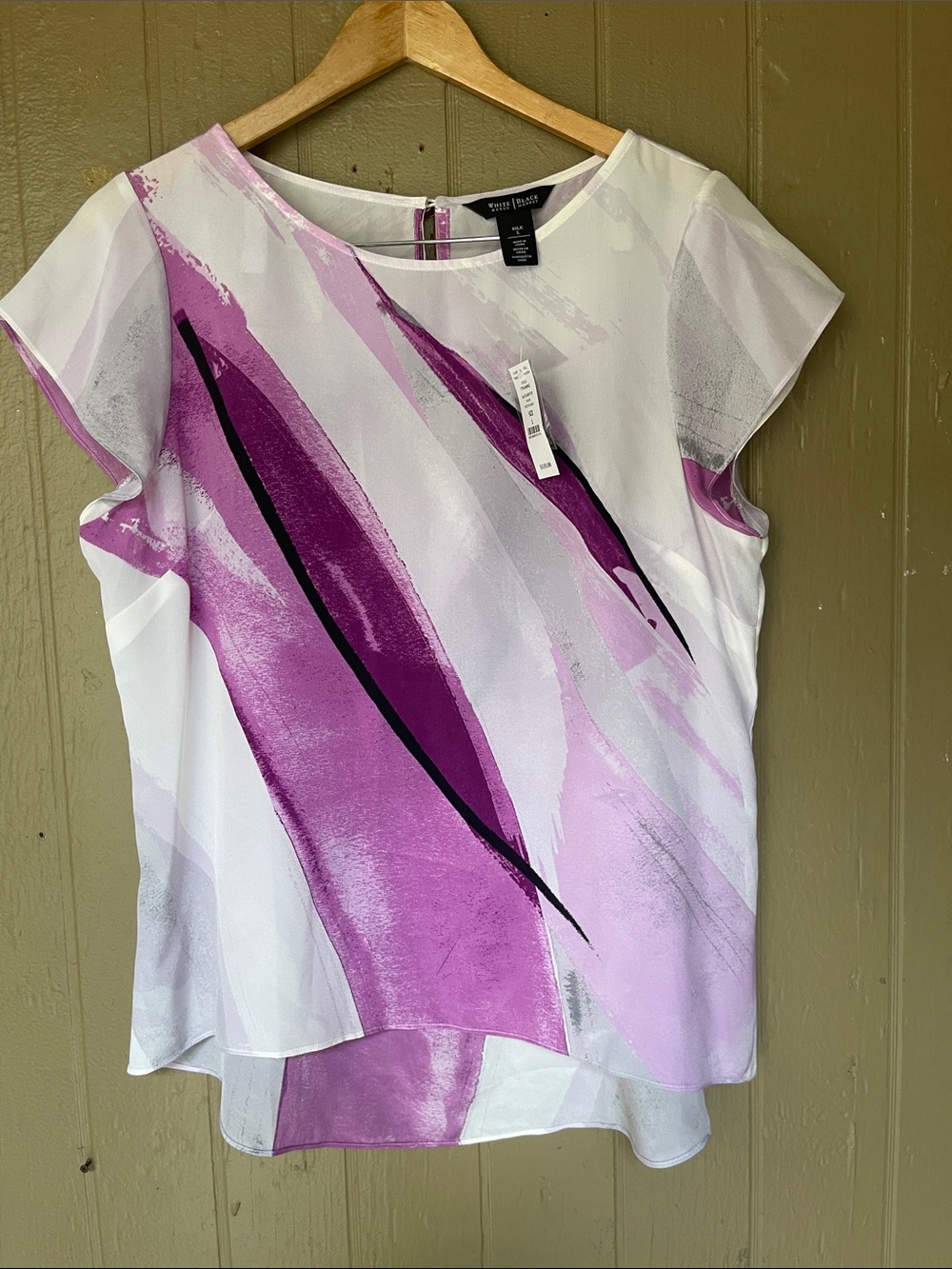 White House Black Market Mai Tai Silk Fashion Tee in White & Cassis Size L